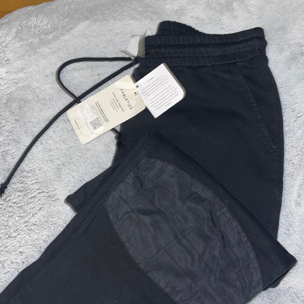 SOLD Fabletics Christi Terry sweatpant size S. High waisted, contrasting knee…